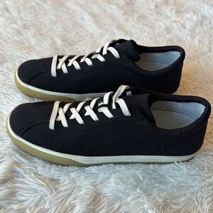 Rothy’s The Lace Up Sneaker women’s 10.5